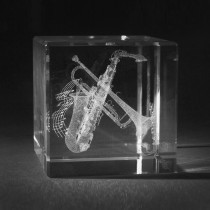 3D Motiv Musikinstrument in Glas gelasert. Saxophon und Trompete