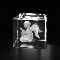 3D Crystal Glas: Betender Engel in Kristallglas graviert