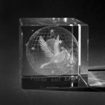 3D Crystal Motiv Friedenstaube in Kristall Glas gelasert. 
