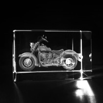 Harley Davidson in Kristallglas gelasert. 3D Glas Motorrad
