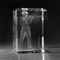 3D Laserglas Schütze in Kristallglas gelasert.