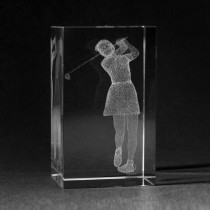 3D Golfspielerin gelasert. Sport Motive in 3D Glas