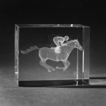 3D Laserglas Gravur : 3D Rennreiter mit Pferd in Kristall Glas
