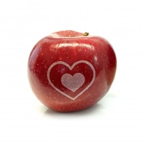 Hochzeitsapfel rot mit Lasergravur Herz. Laser Apfel